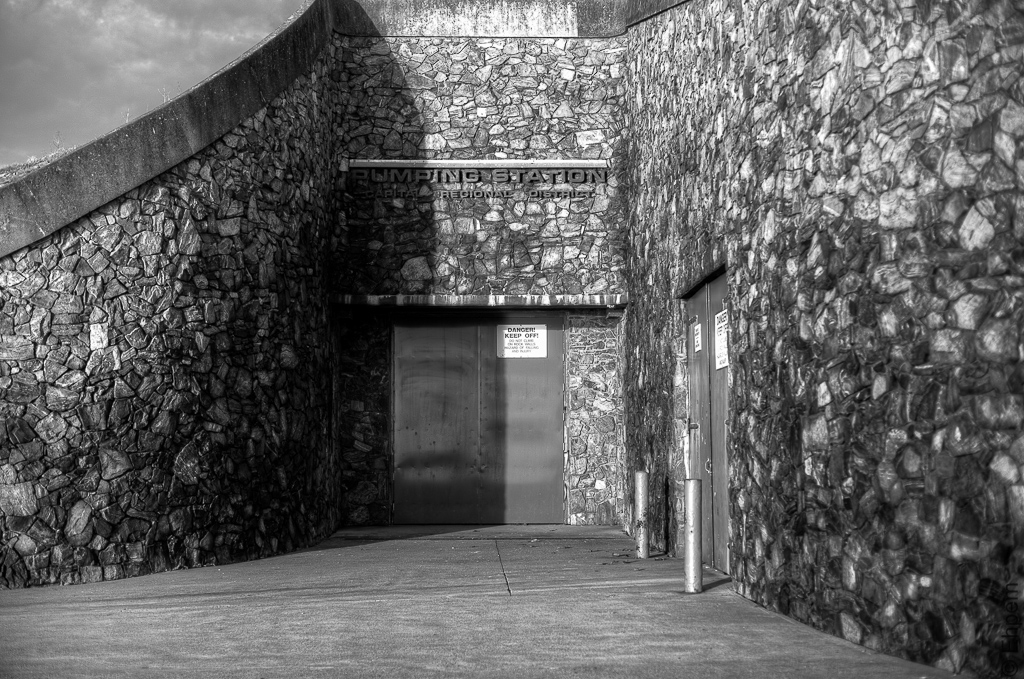 Pumping Station doors IMG_9149_50_51